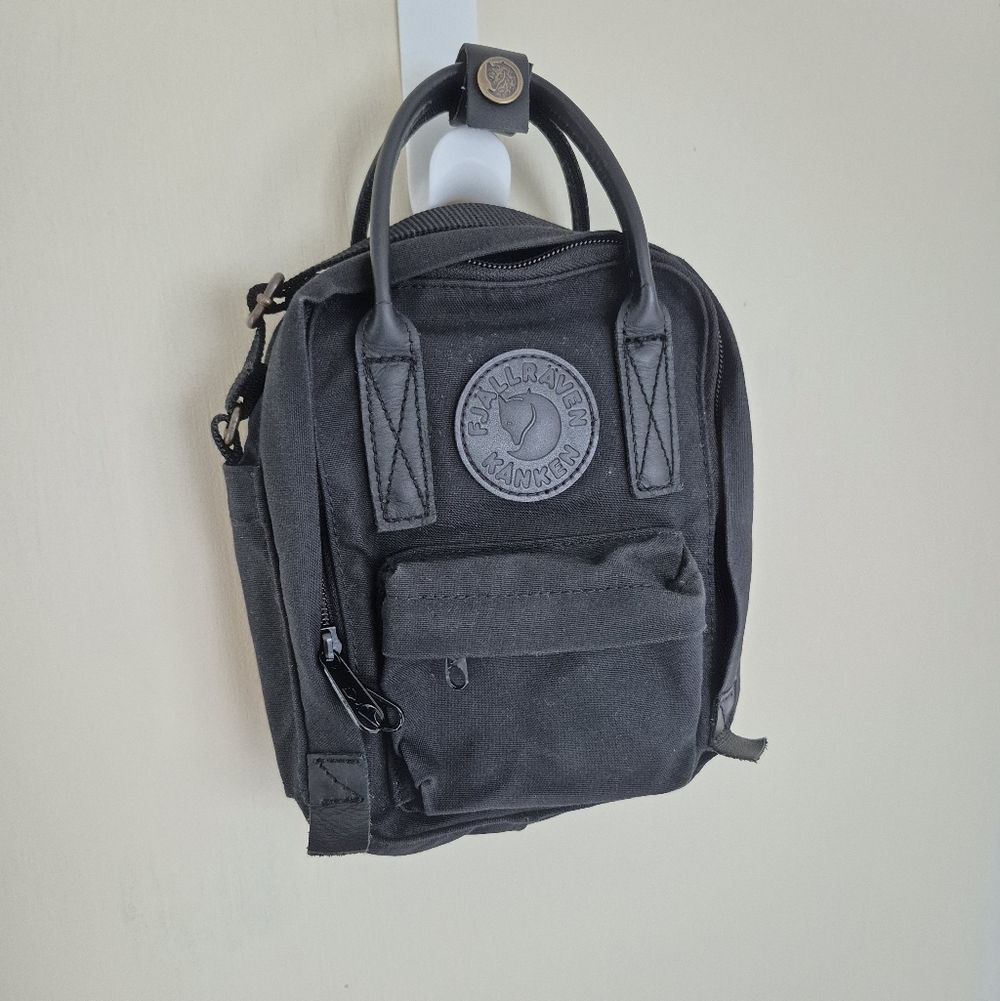 Fjallraven Kanken no. 2 sling mini crossbody black bag